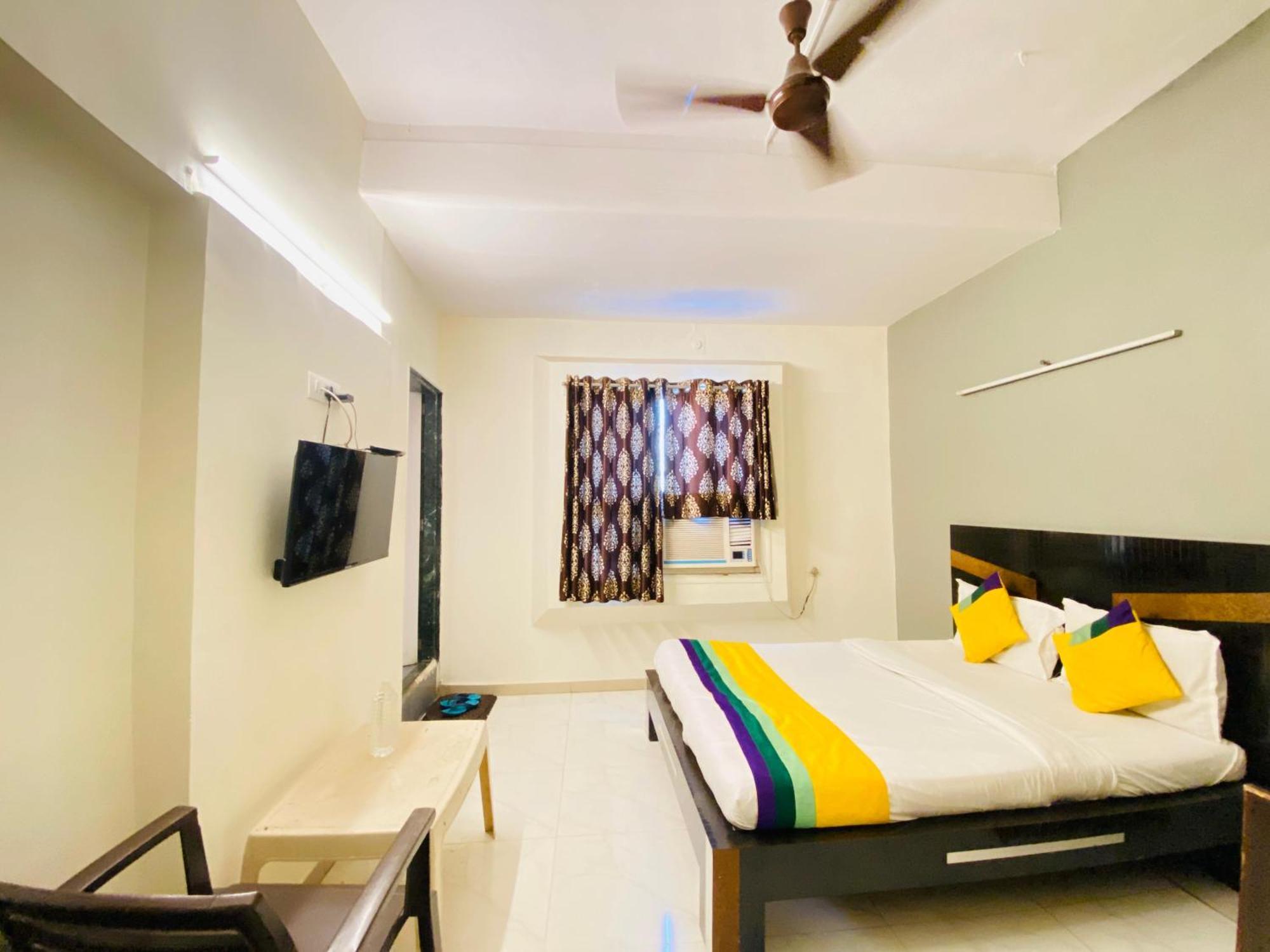 Hotel Aakash Navrangpura Ahmadabad Zewnętrze zdjęcie